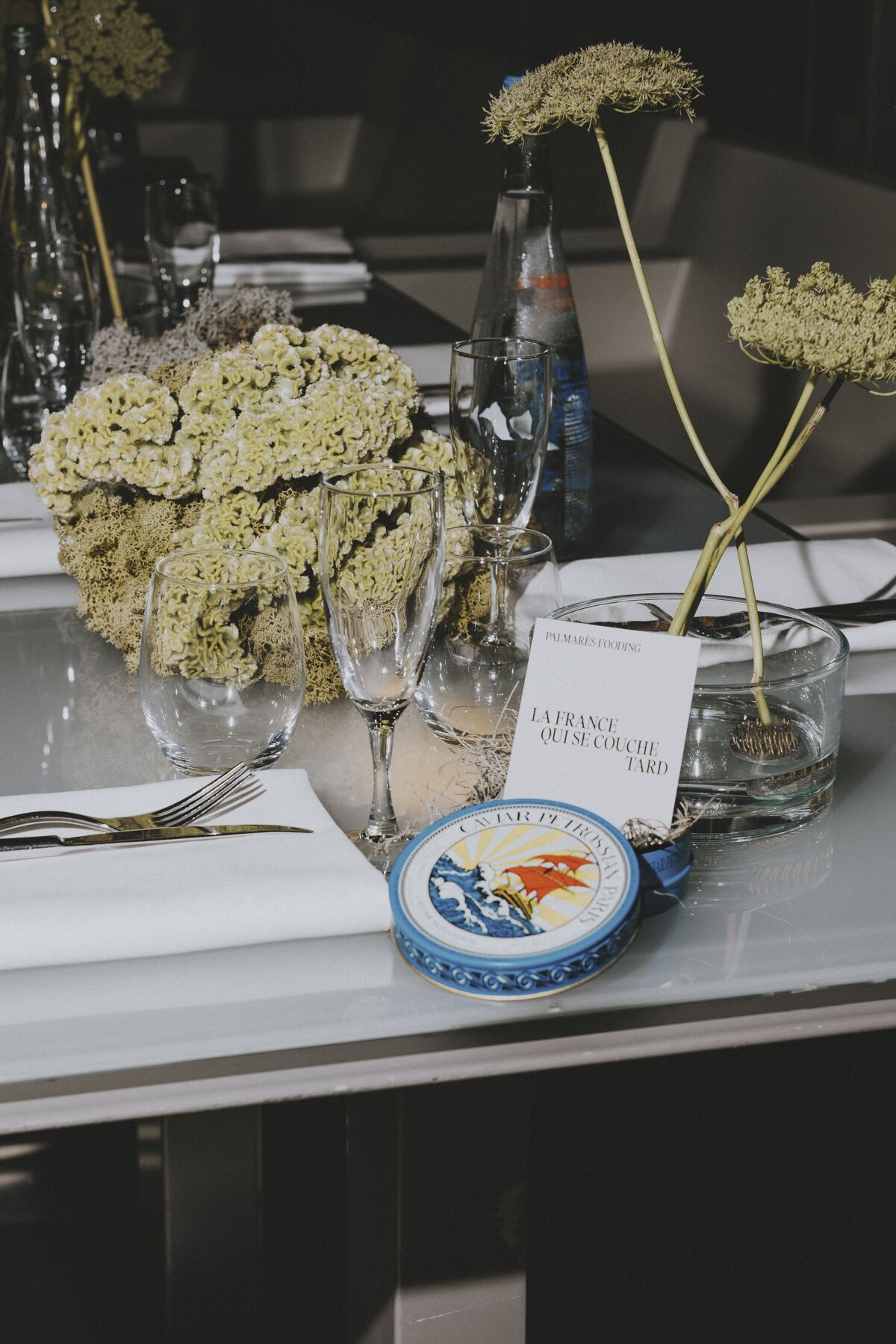 Un chic banquet bien apprêté par Petrossian et evian.